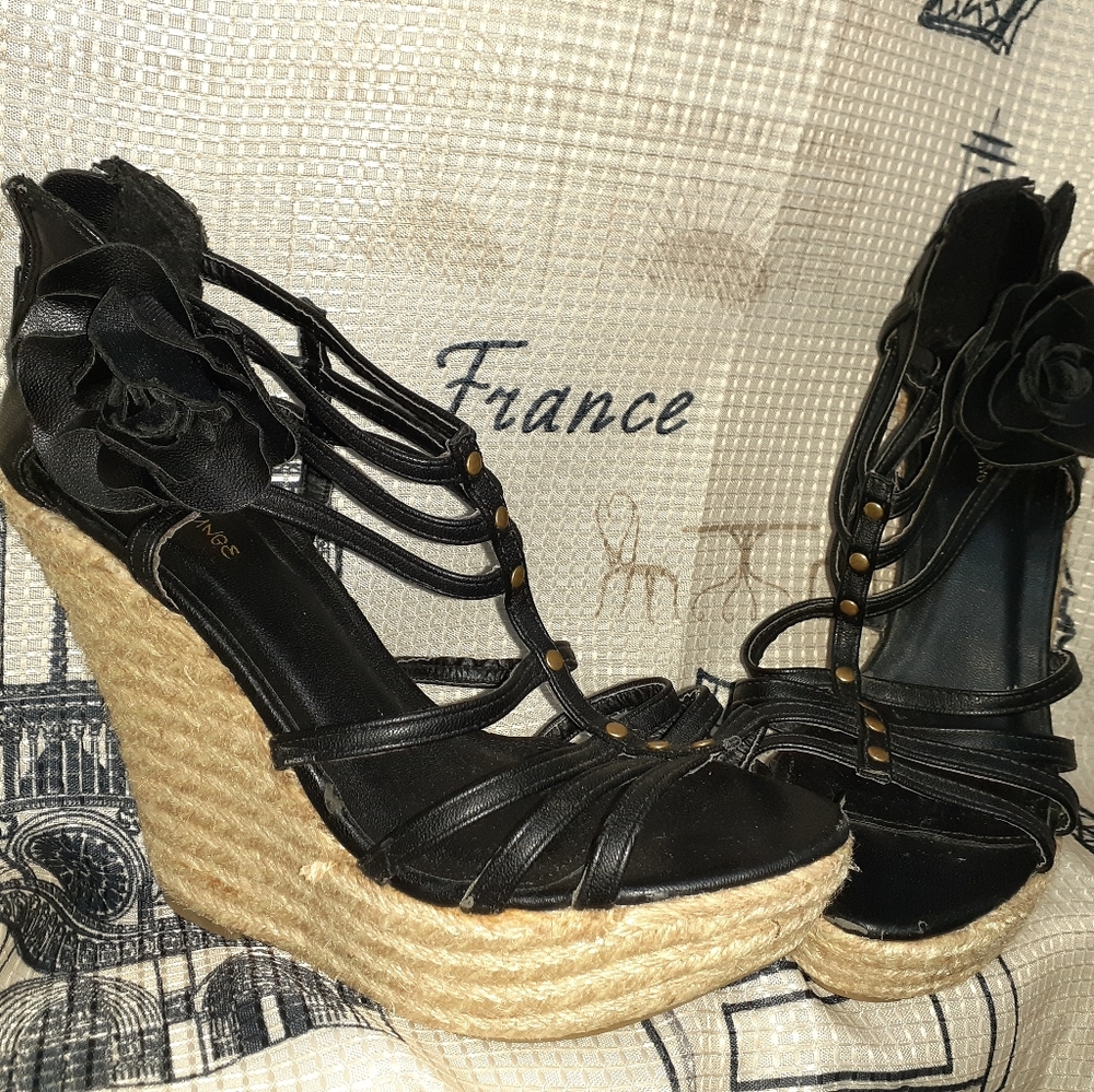 Diva Lounge black heels/wedges